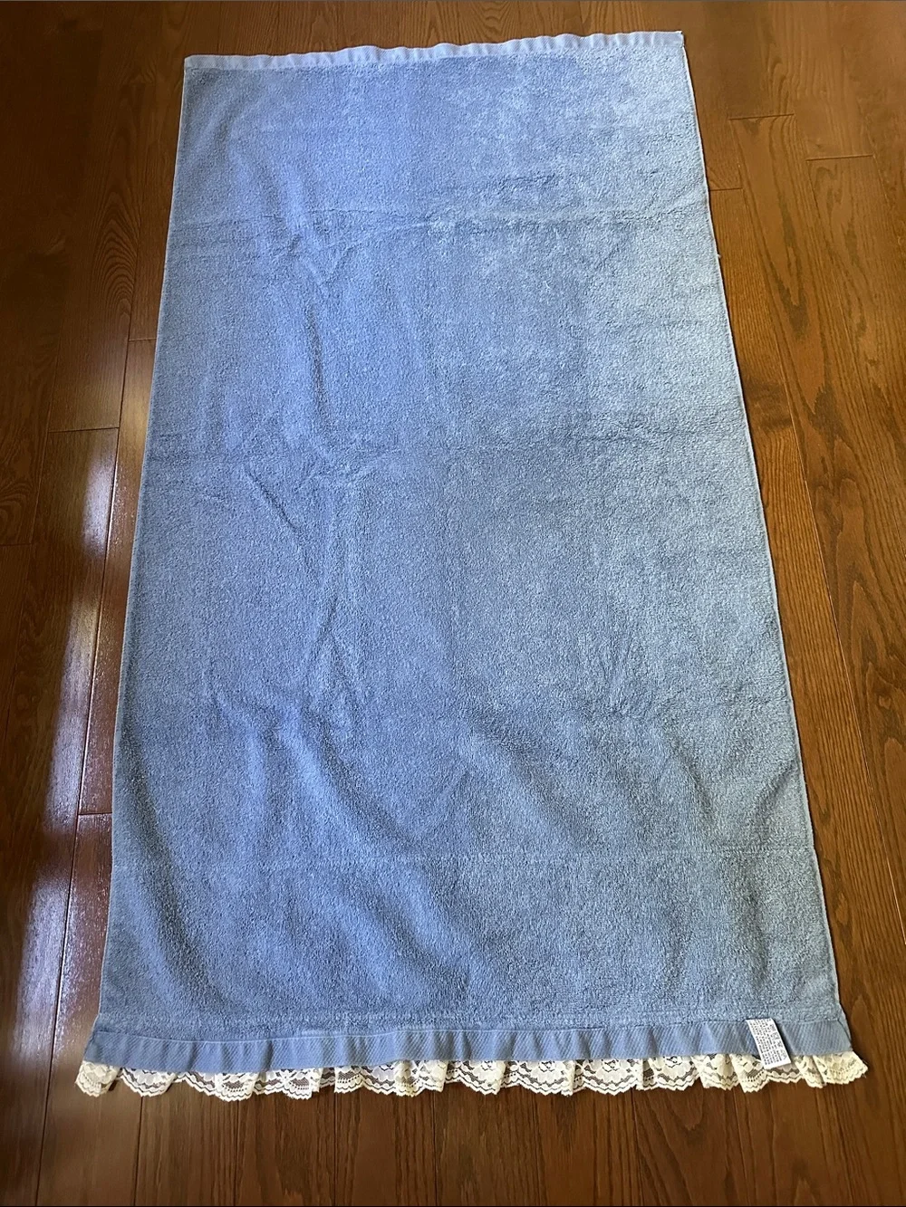 Luxury Lace-Trim Bath Towel - Blue
